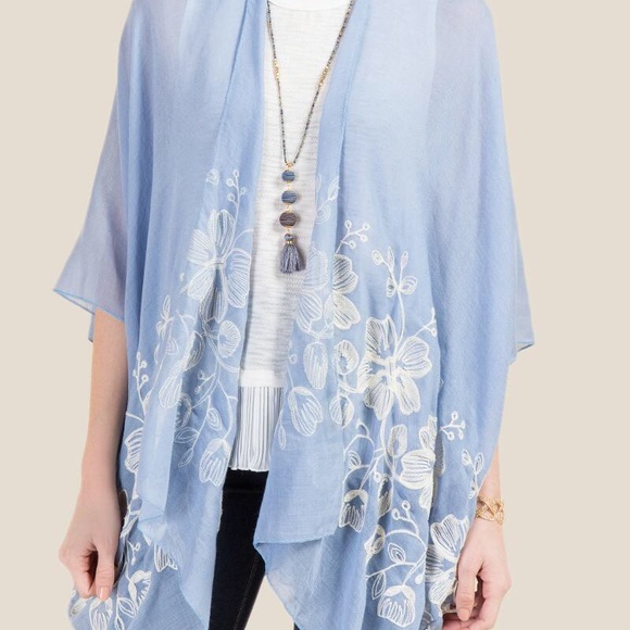 Francesca’s Floral Kimono - Picture 2 of 7